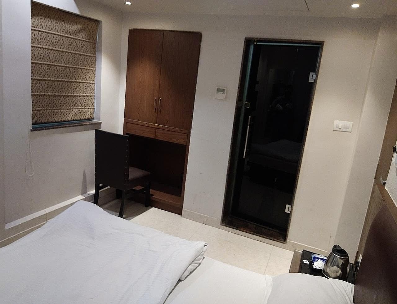 Hotel Afridi International Deluxe Room 16