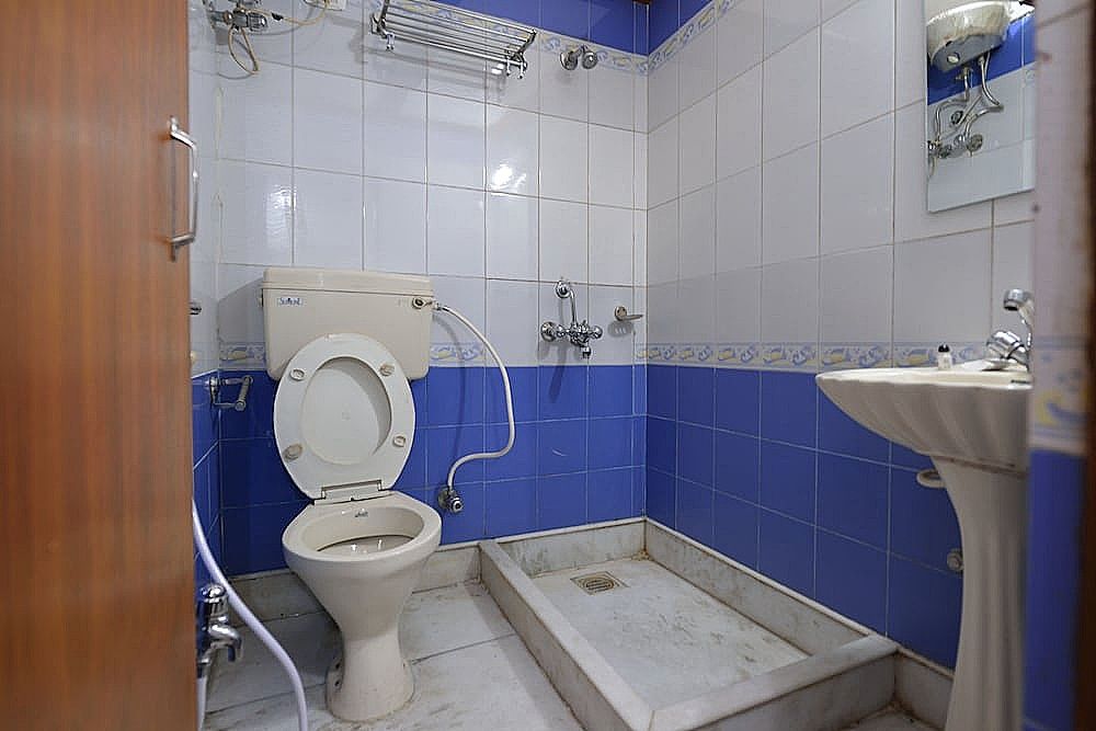 Hotel Afridi International Deluxe Room 12