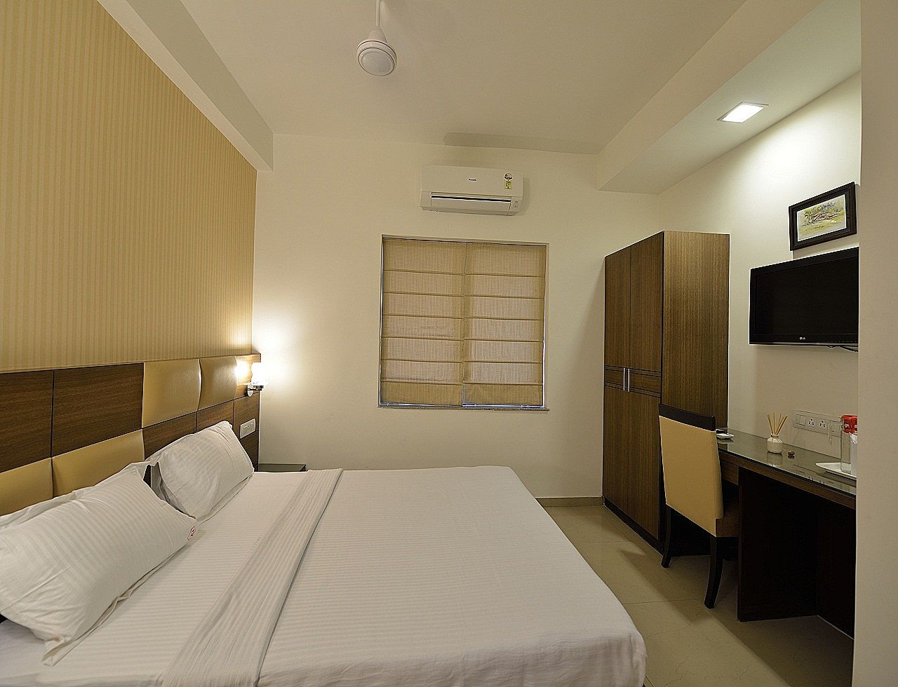 Hotel Afridi International Deluxe Room 4