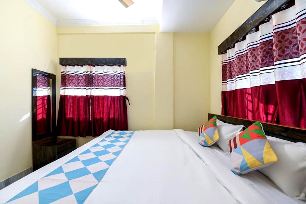 Goroomgo Comfortable Stay kolkata Deluxe Double Room, City View 5