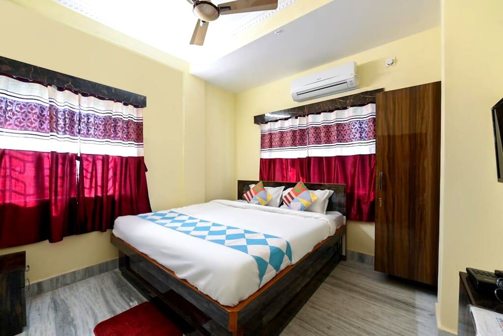 Goroomgo Comfortable Stay kolkata Deluxe Double Room, City View 6