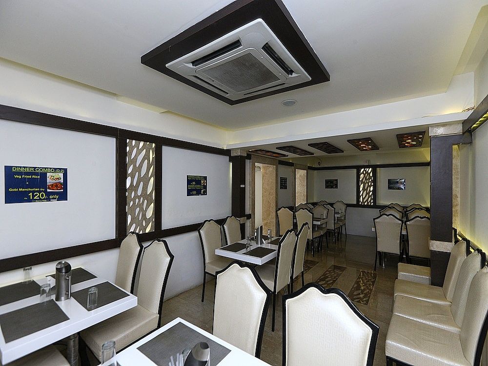 undefined OYO 6759 Hotel Sky Park 4