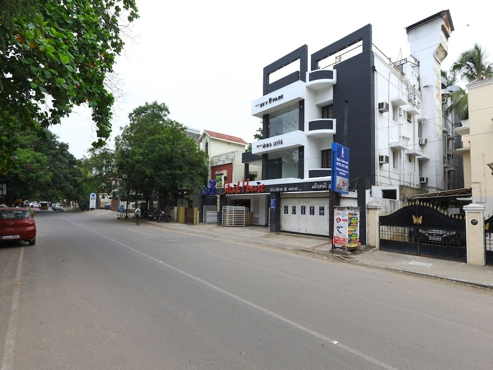 undefined OYO 6759 Hotel Sky Park 3