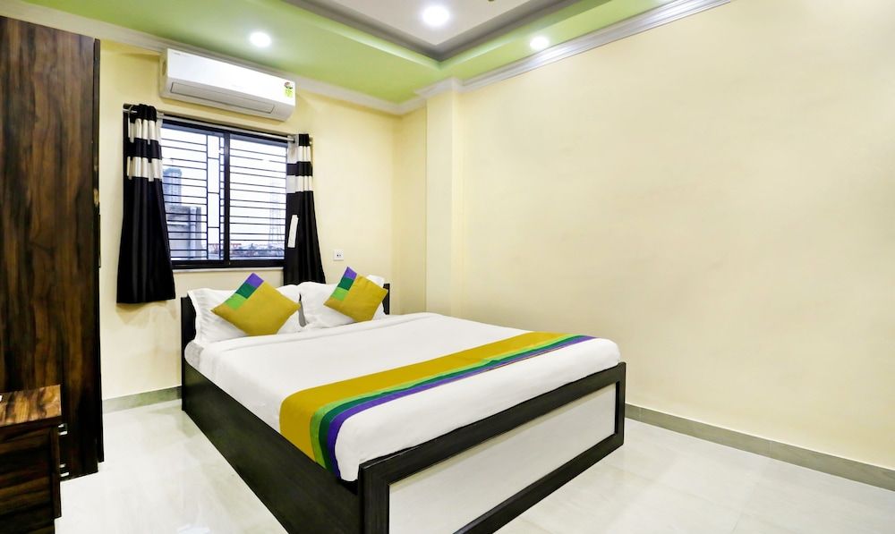 Treebo Trip Hotel Holiday Royal Standard Room 15