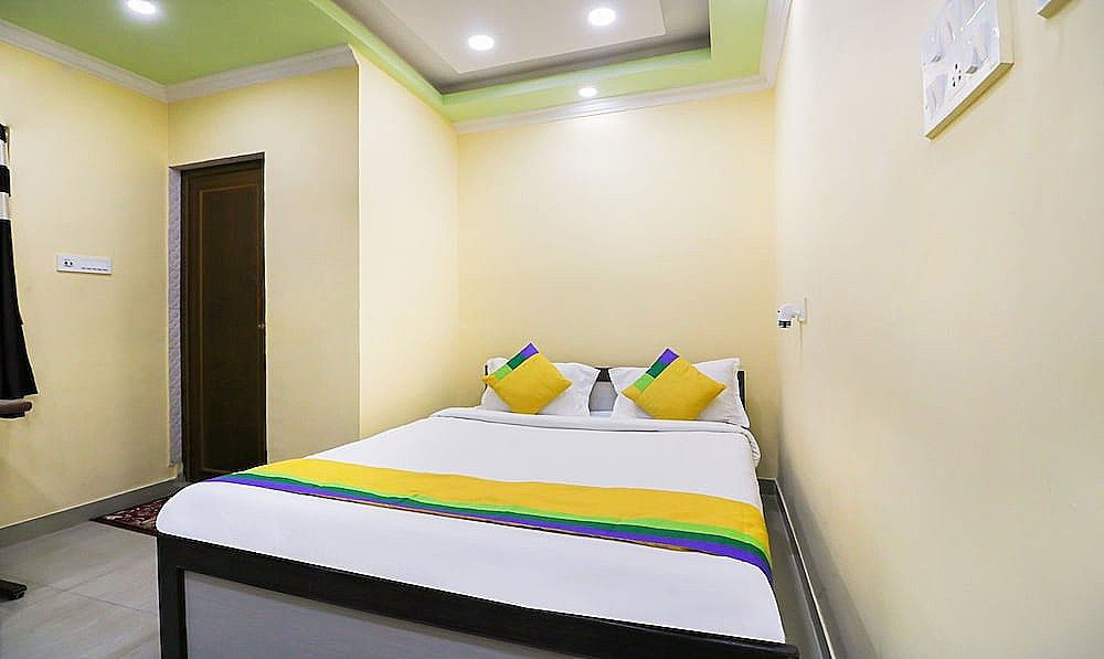 undefined Treebo Trip Hotel Holiday Royal 7