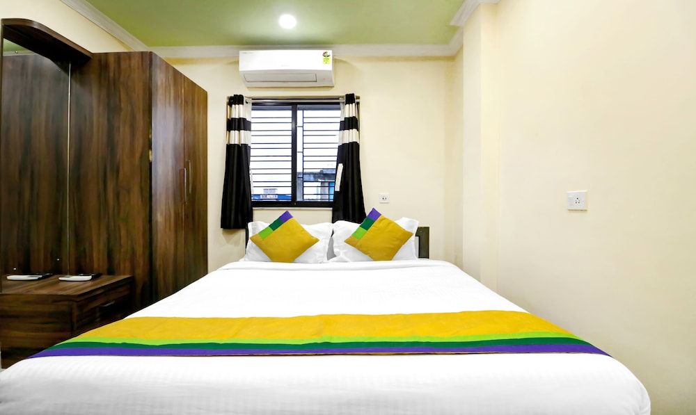 Treebo Trip Hotel Holiday Royal Standard Room 14