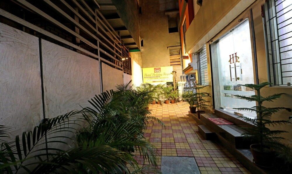 undefined Treebo Trip Hotel Holiday Royal 3