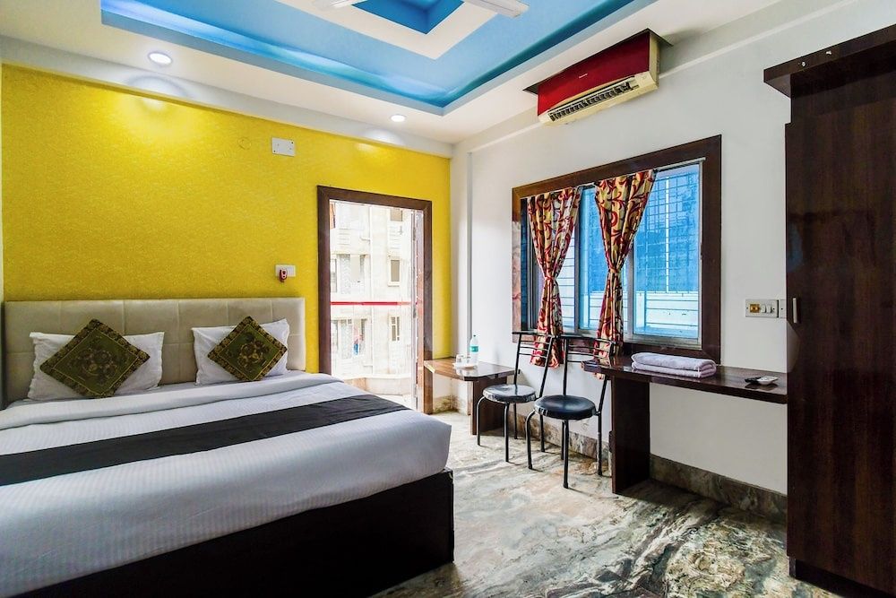 Goroomgo Puja Residency Kolkata Deluxe Double Room, City View 5