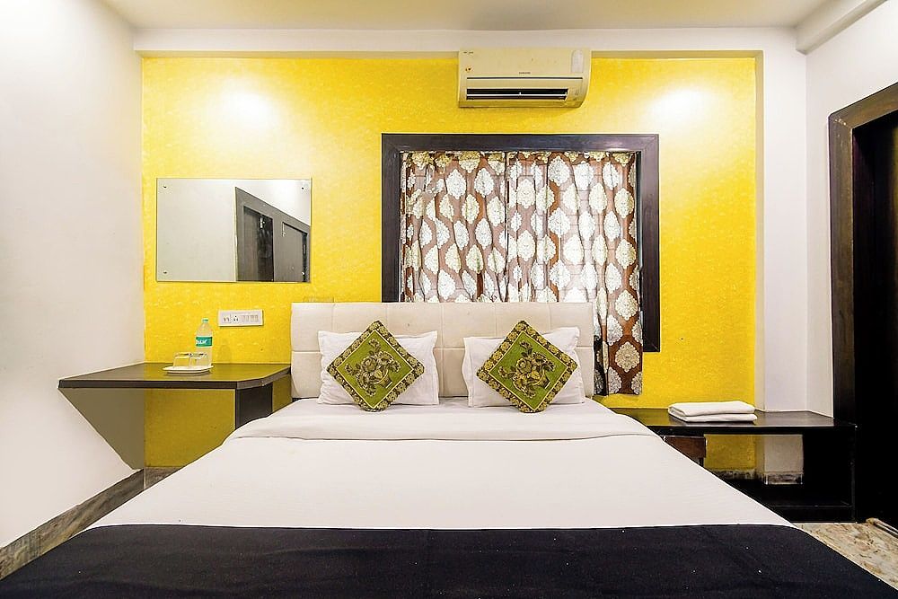 Goroomgo Puja Residency Kolkata Deluxe Double Room, City View 2