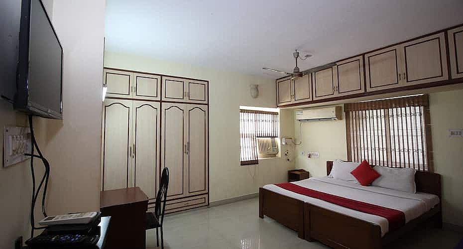 ULO Pearl Corporate Residency Deluxe Room 6