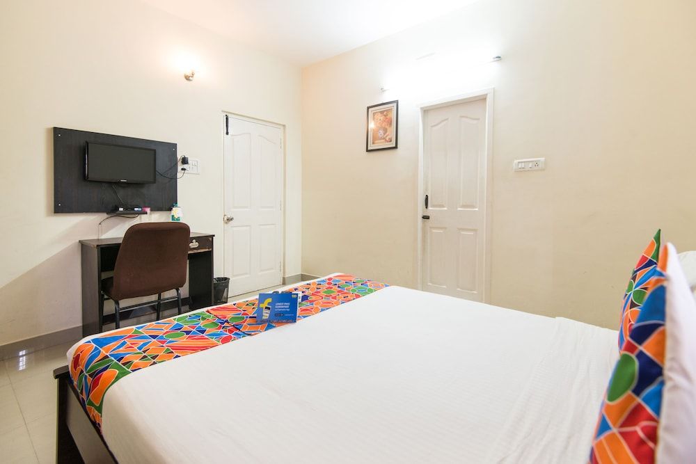 FabHotel Joe Grande Thoraipakkam Deluxe Double Room 5