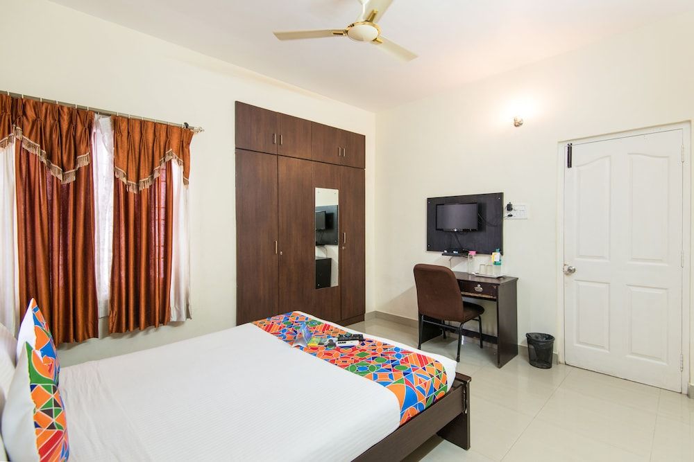 FabHotel Joe Grande Thoraipakkam Deluxe Double Room 4
