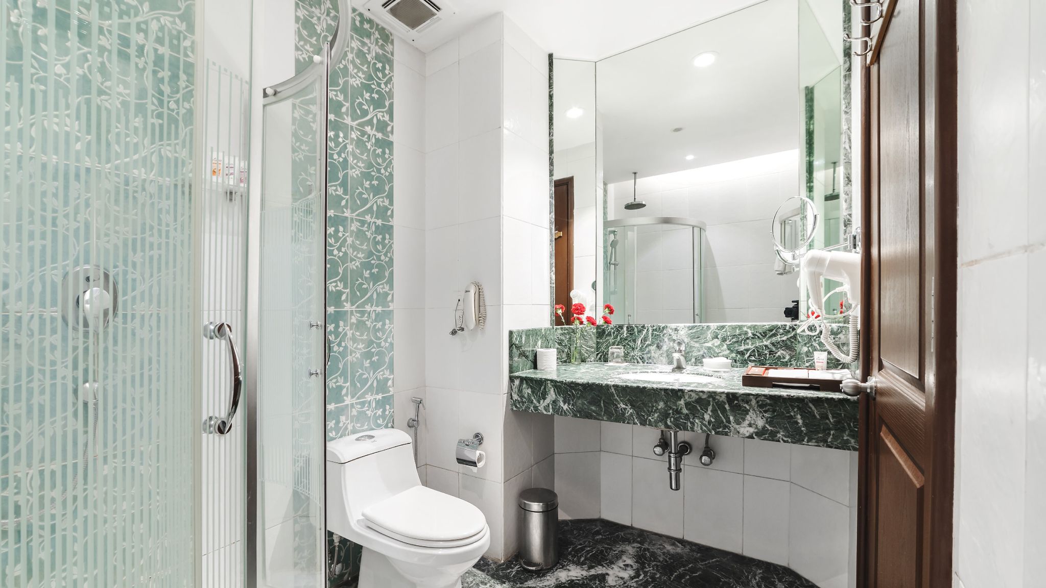 Suite, 1 Queen Bed, City View (Jacuzzi Suite)