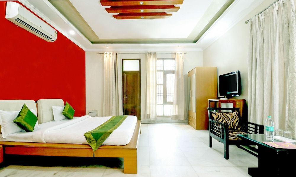 Treebo Star Guest House Deluxe Room 3