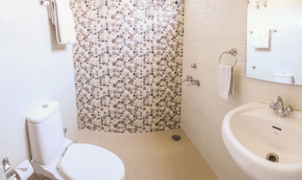 Treebo Star Guest House Deluxe Room 6