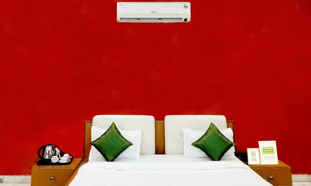 Treebo Star Guest House Deluxe Room 4