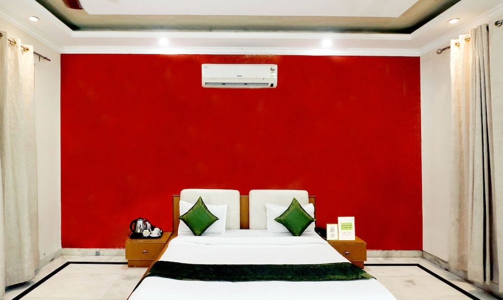 Treebo Star Guest House Deluxe Room 5