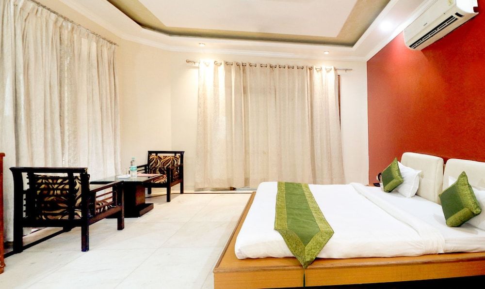 Treebo Star Guest House Deluxe Room 7