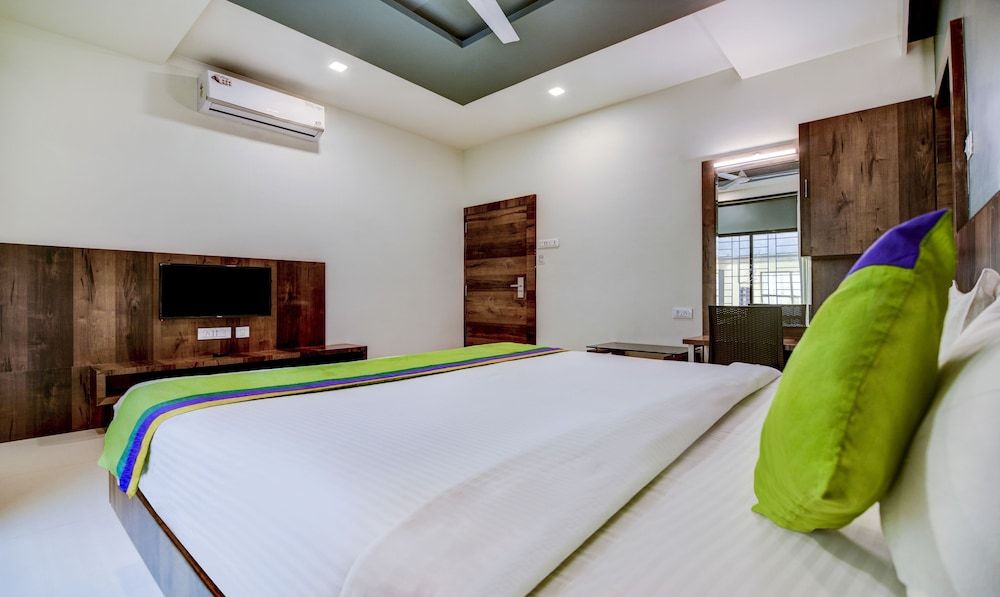 Treebo Shree Sai Suites Standard Double Room