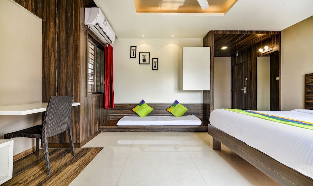Treebo Shree Sai Suites Deluxe Double Room 2