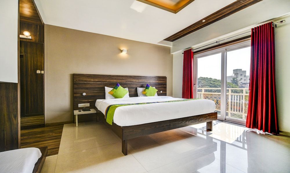 Treebo Shree Sai Suites Deluxe Double Room 5