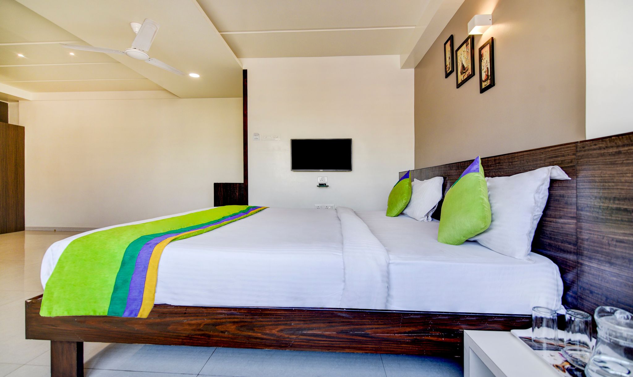 Treebo Shree Sai Suites Deluxe Double Room 4