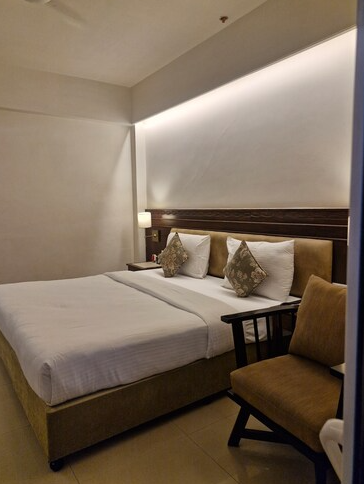 Hotel Pavillion Deluxe Queen Bed AC Room 3