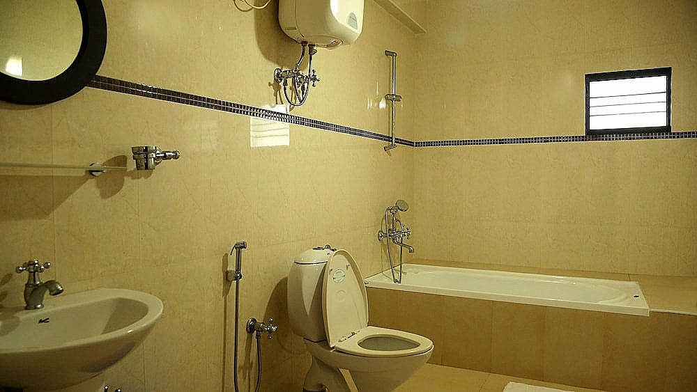 Peakland Hotels and Resorts Deluxe Room, Garden View 8