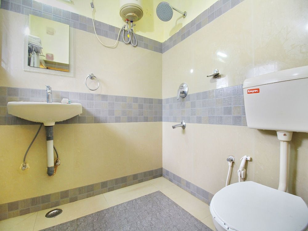 OYO 4910 Home Stay Crescent Park Deluxe Double or Twin Room, 1 Queen Bed 6