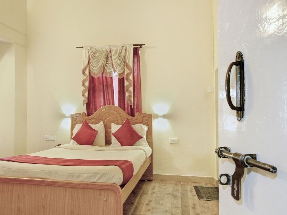 OYO 4910 Home Stay Crescent Park Deluxe Double or Twin Room, 1 Queen Bed