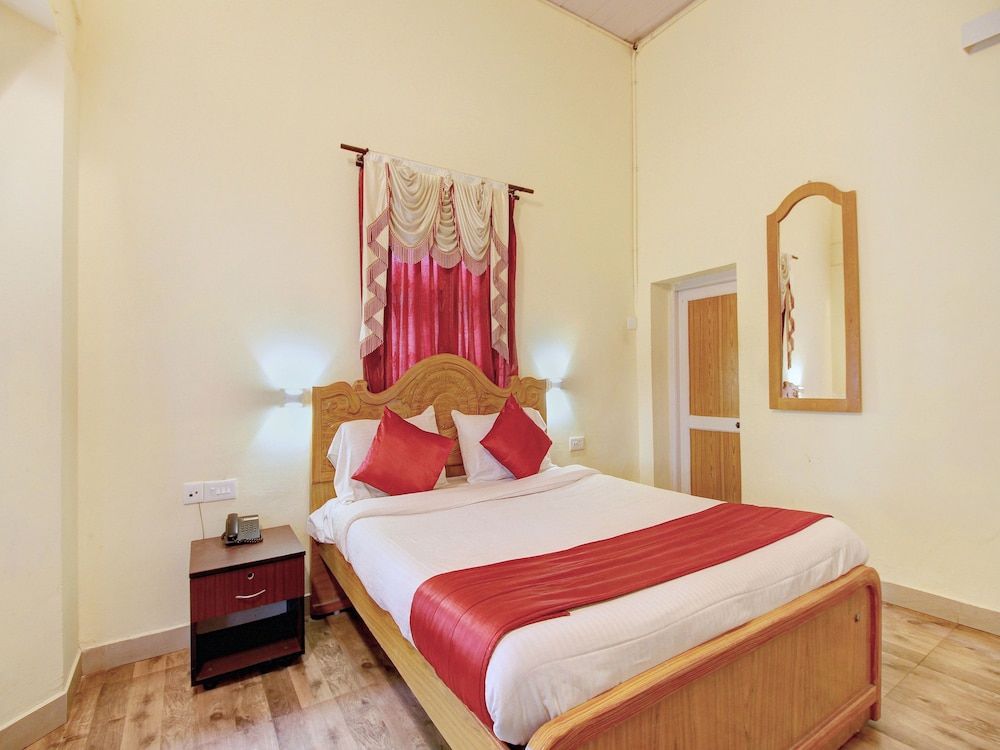 OYO 4910 Home Stay Crescent Park Deluxe Double or Twin Room, 1 Queen Bed 3