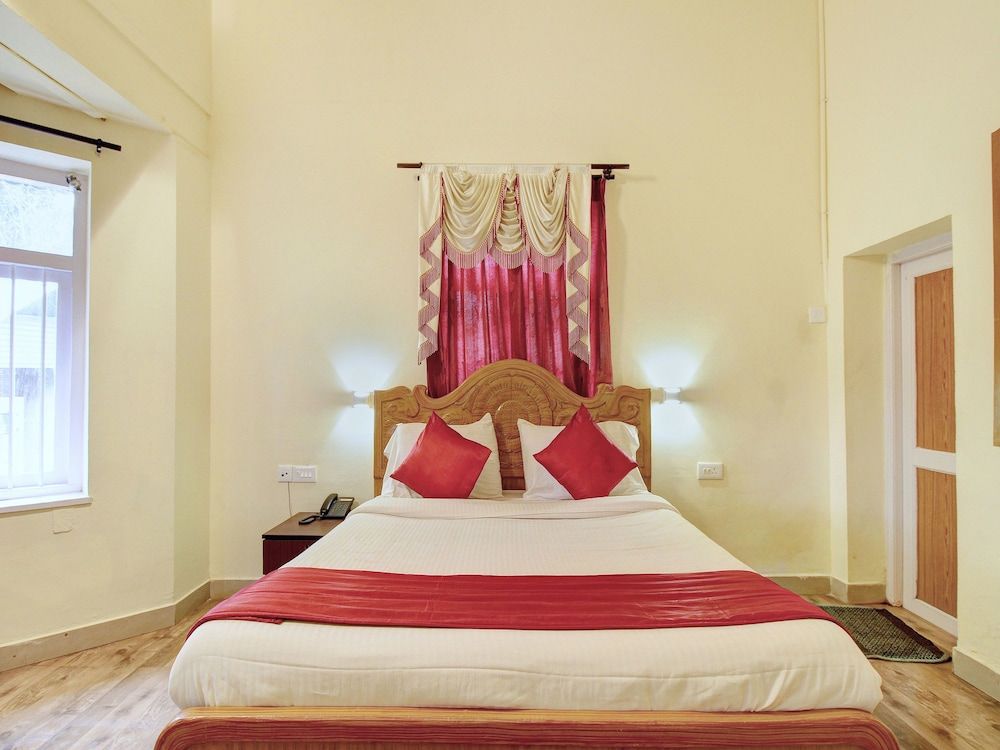 OYO 4910 Home Stay Crescent Park Deluxe Double or Twin Room, 1 Queen Bed 5