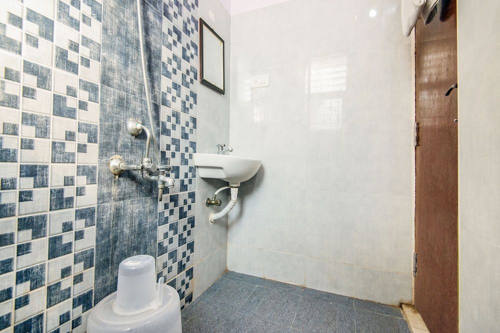 FabHotel Sorgam Service Apartment Deluxe Room 7