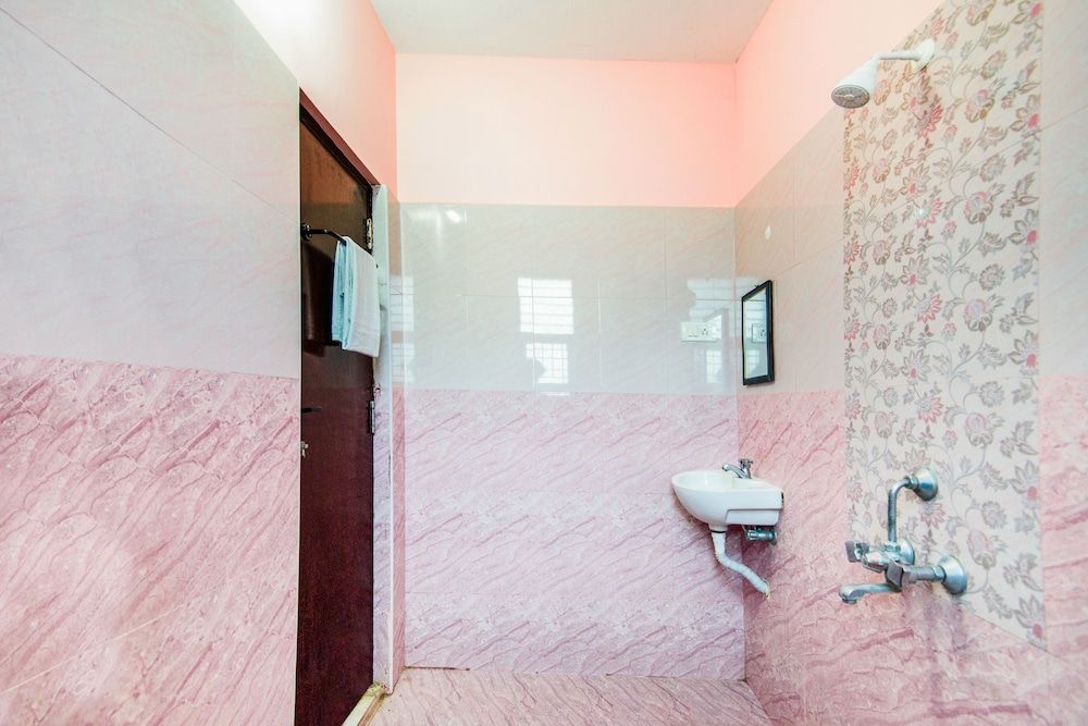 FabHotel Sorgam Service Apartment Executive Room 5