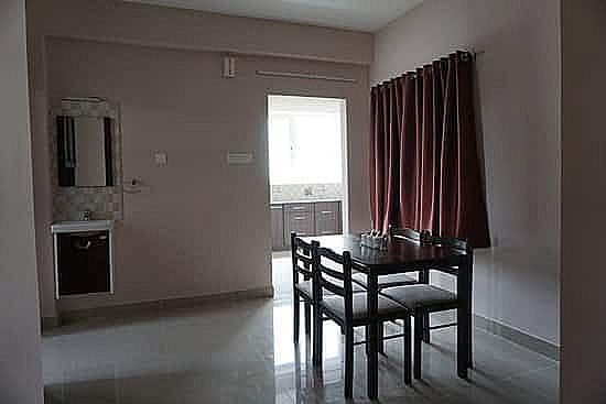 solitaire service apartments ec he