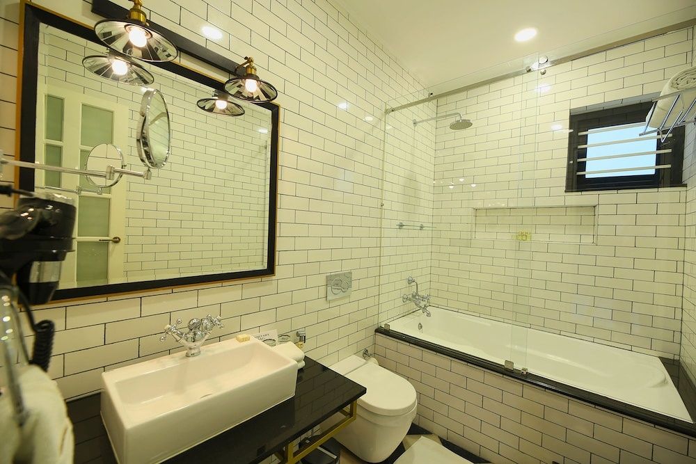 Alpha Old Court House Luxury Suite, 1 King Bed 2