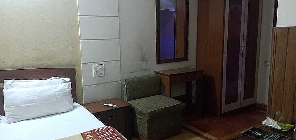 Hotel Sukhsagar ,  Chandigarh Deluxe Room 9