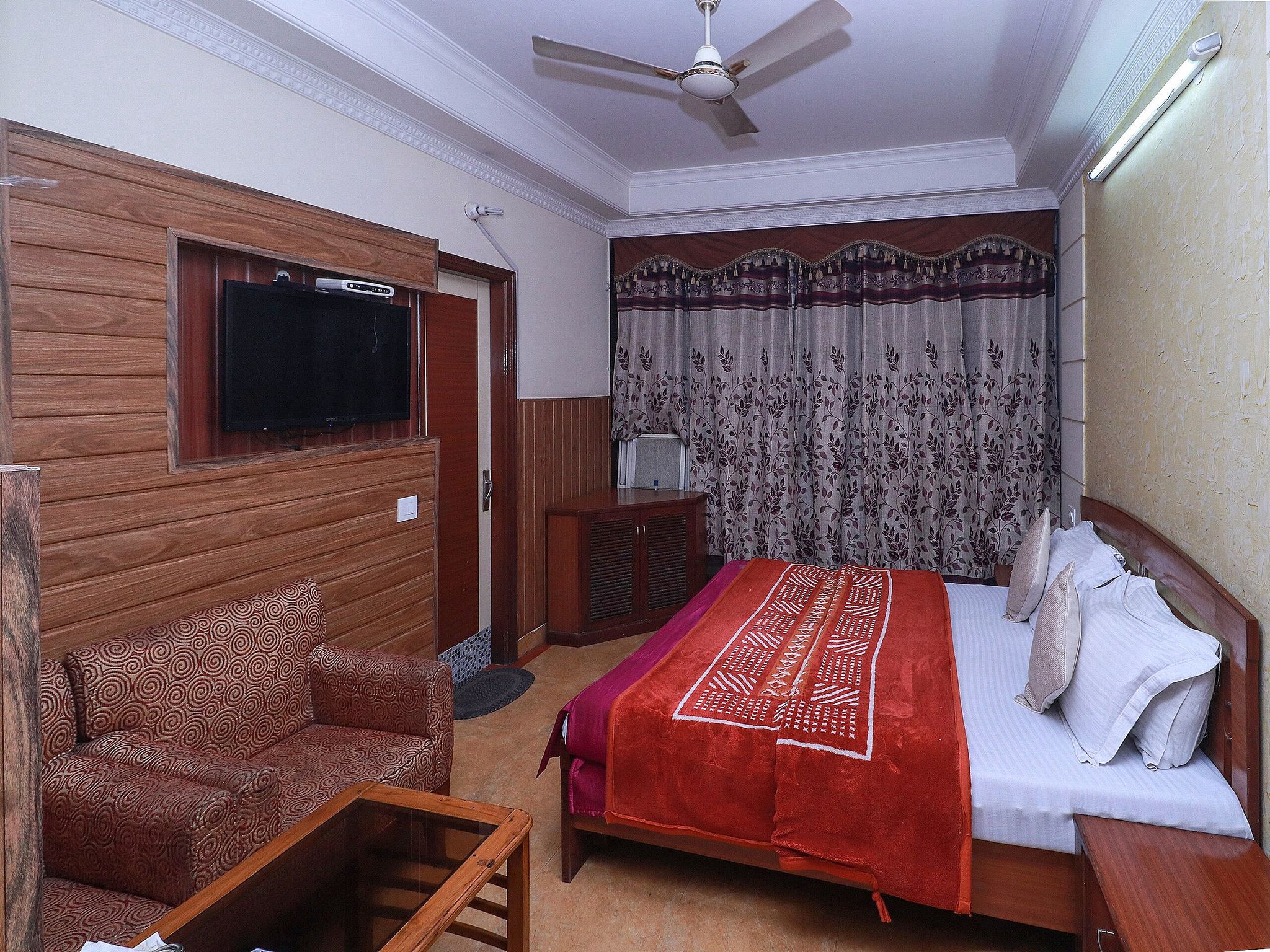 Hotel Sukhsagar ,  Chandigarh Deluxe Room 4