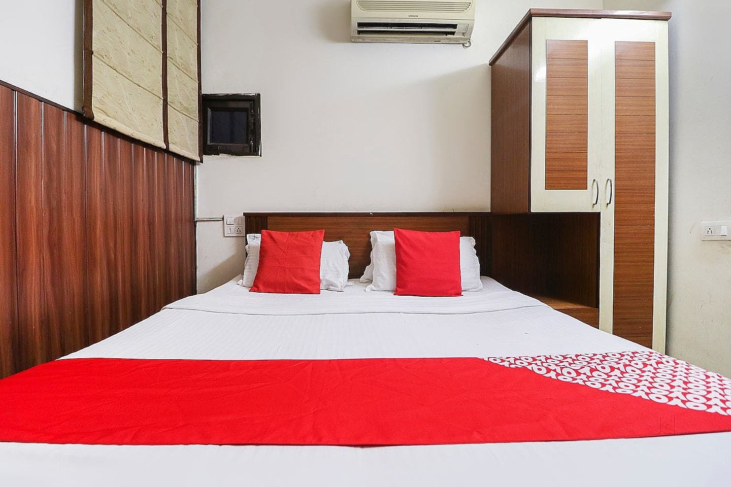 Hotel Sukhsagar ,  Chandigarh Deluxe Room 8