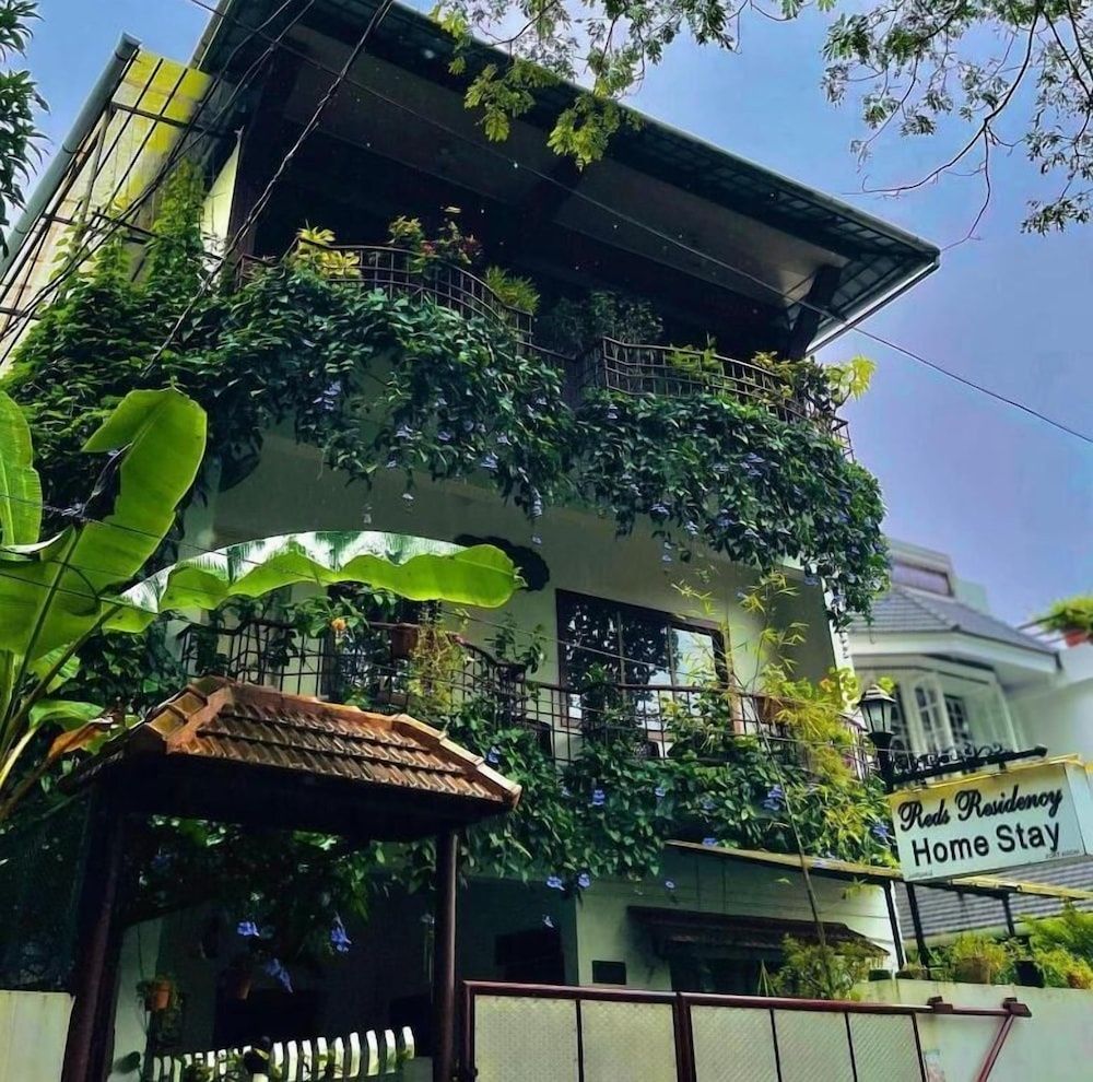 undefined Reds Residency - Homestay