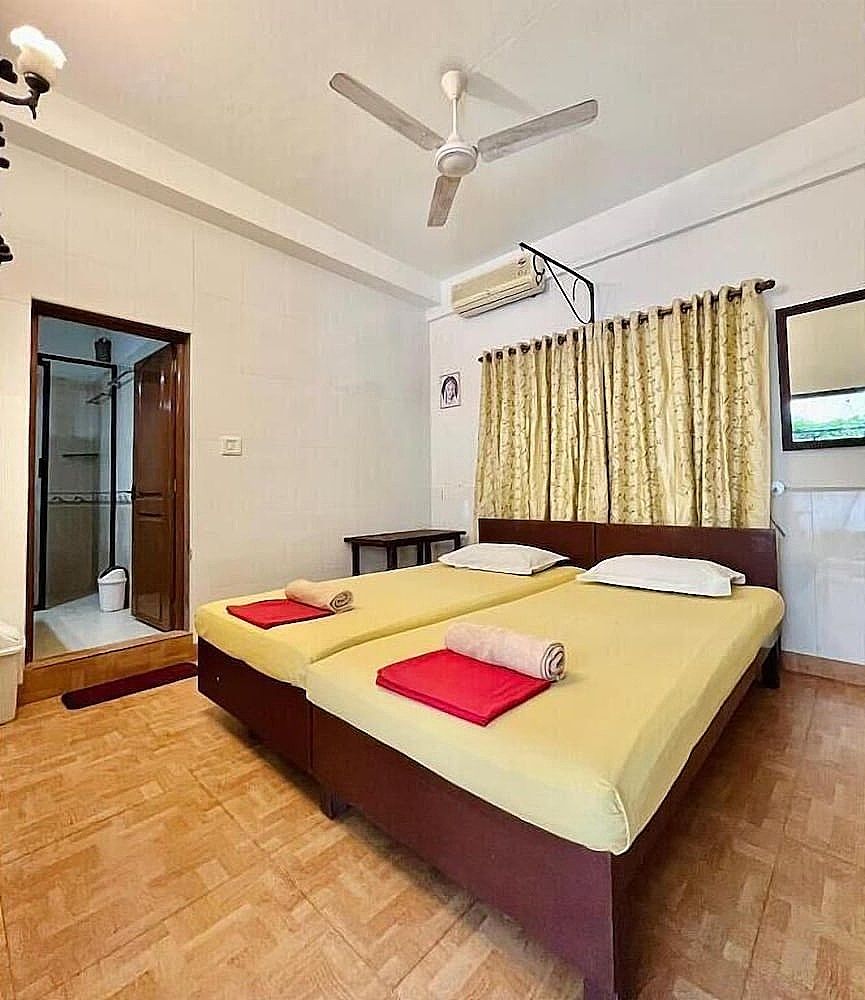 Reds Residency - Homestay AC Deluxe Double Room