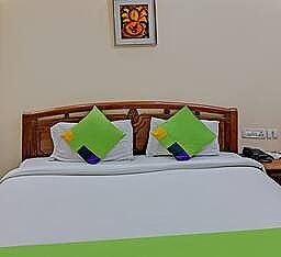 Itsy Hotels Auzone & Spa Standard Double Room 8