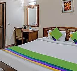 Itsy Hotels Auzone & Spa Standard Double Room 7