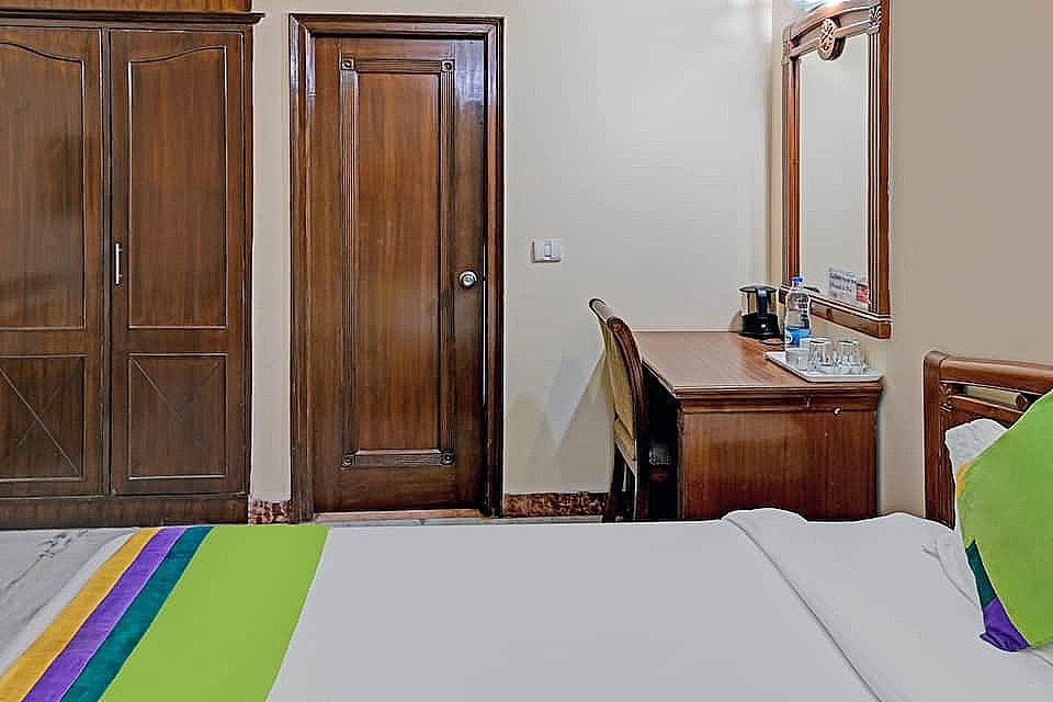 Itsy Hotels Auzone & Spa Standard Double Room 2