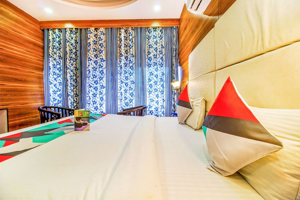 FabExpress Grand Inn Deluxe Room