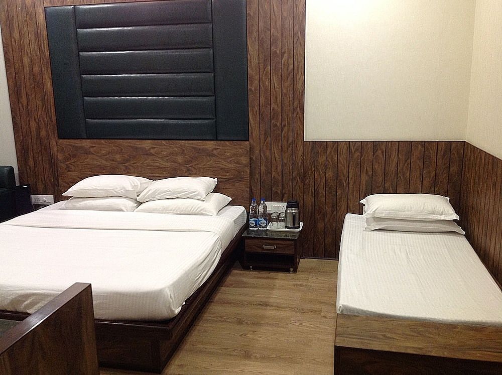 Himani Resorts Exclusive Room, Hill View 5