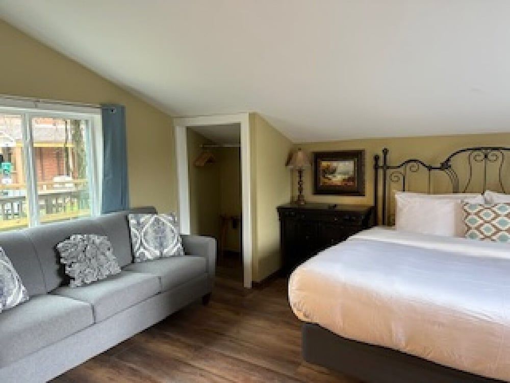 Deluxe Studio Suite, 1 King Bed