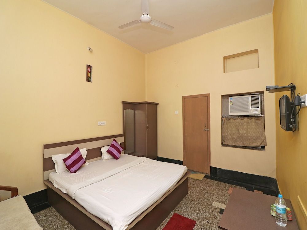 SPOT ON 39527 Hotel Saraogi Room 2