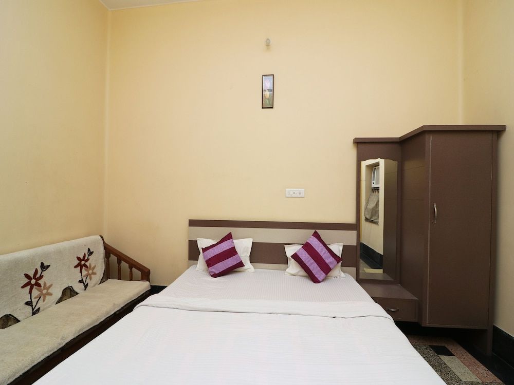 SPOT ON 39527 Hotel Saraogi Room 3