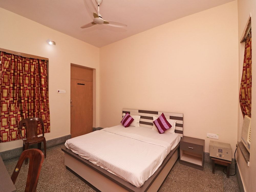 SPOT ON 39527 Hotel Saraogi Room 9
